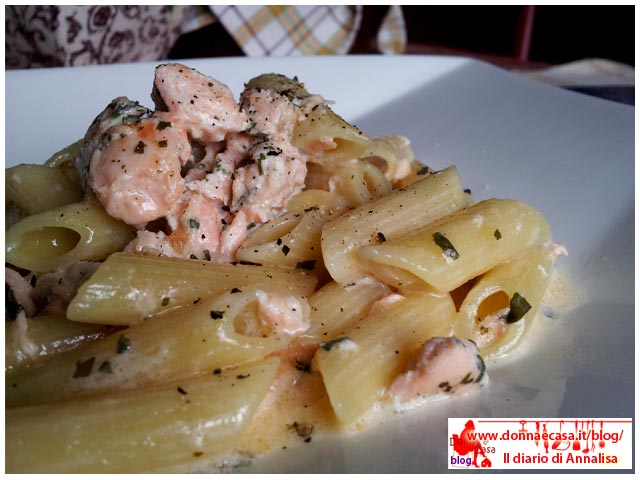 Pasta with cooking cream and zucchini