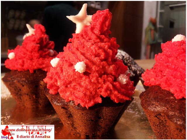 cupcakes con frosting rosso di ricotta