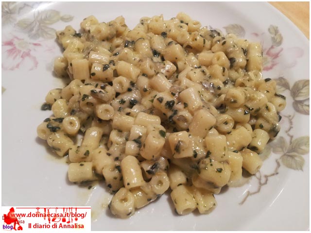 Small pasta gorgonzola and chard image 4
