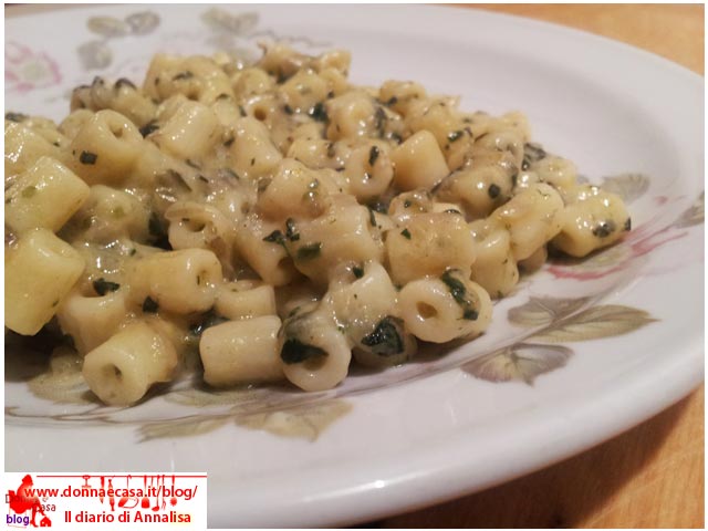 Small pasta gorgonzola and chard image 3