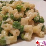 Small ridged pasta with peas and smoked cheese