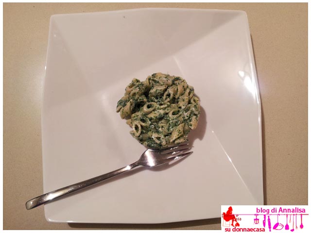 Short pasta with spinach and philadelphia image 2