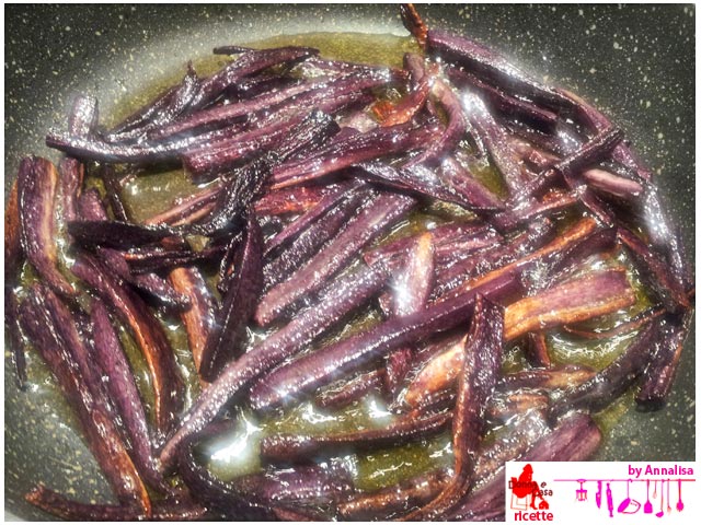 Chips of purple carrots fried