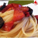 Pasta with peppers and olives