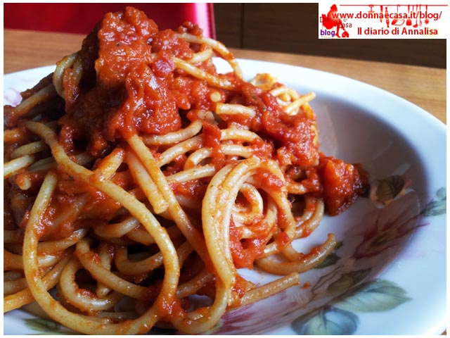 spaghetti con sugo al pomodoro ricetta base