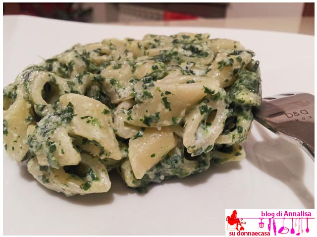 Short pasta with spinach and philadelphia image 3