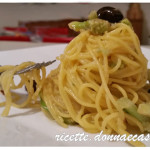 Spaghetti di riso e mais con broccoli e olive